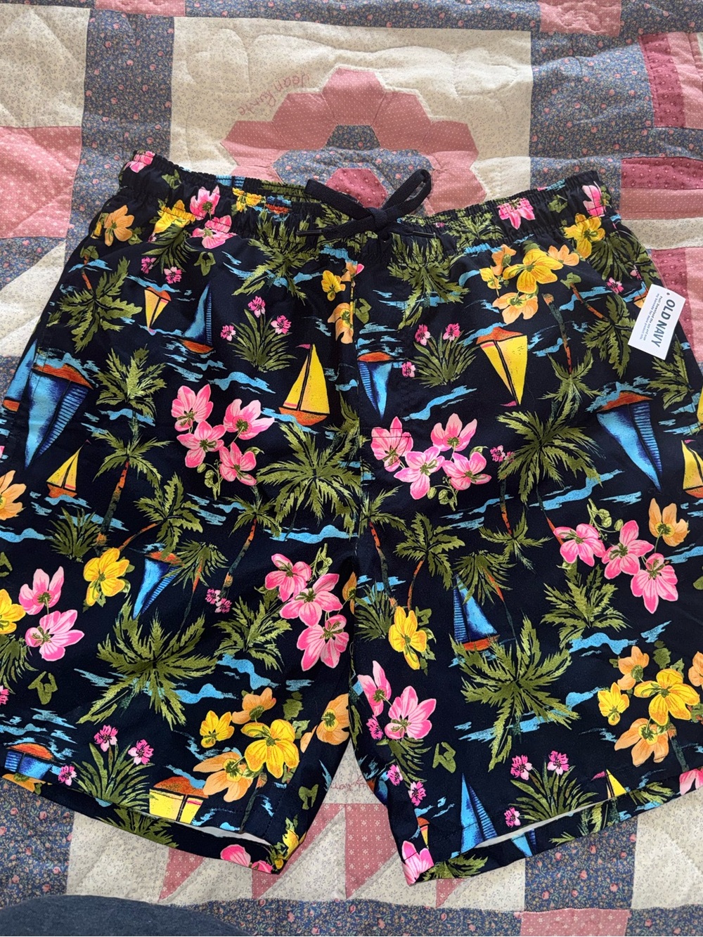 Old Navy 7” Navy Tropical Floral Men’s Swim Trunks